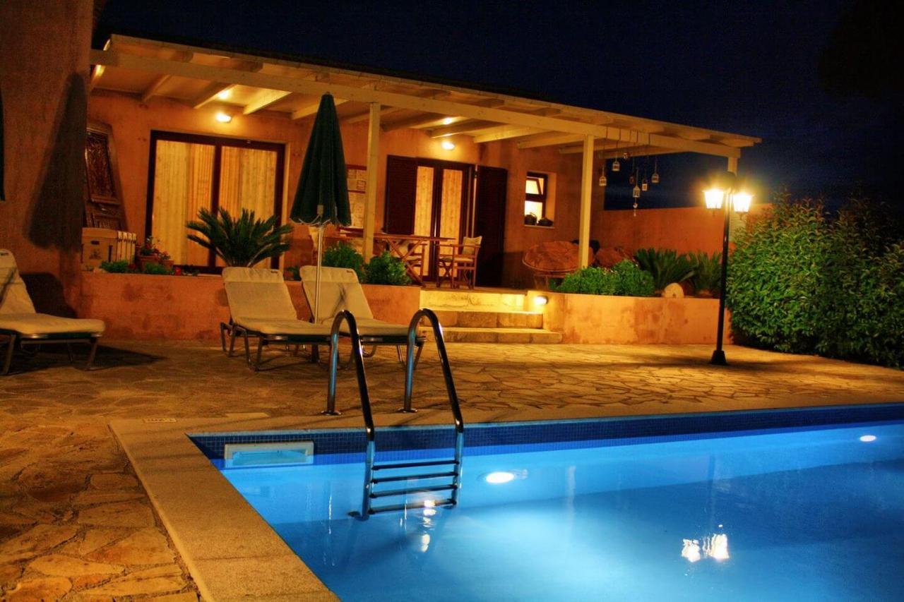Villa Cottage Kantrillies Fokata 外观 照片